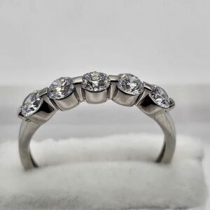 Platinum 5-stone Round Brilliant Diamond Ring 1.00 Carat Total Weight VS2